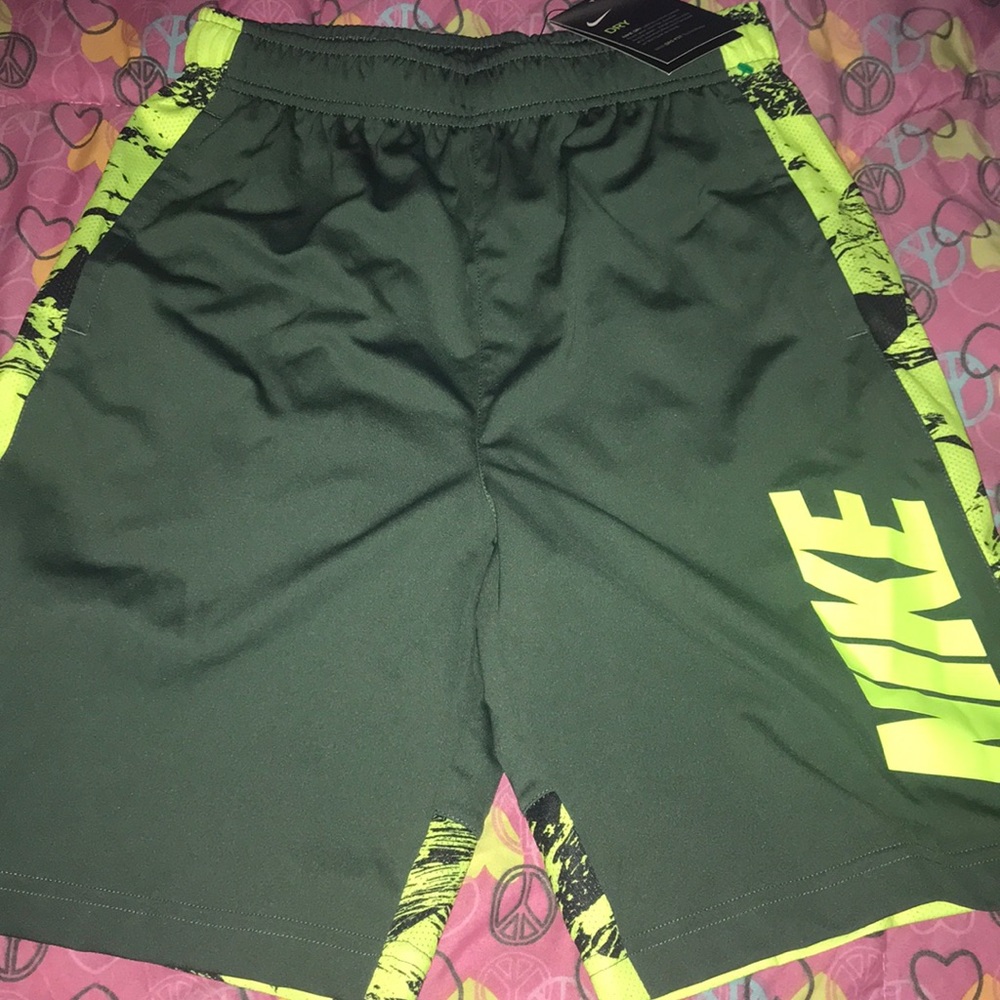 SOLD ON MERCARI NWT Boys Nike basketball shorts